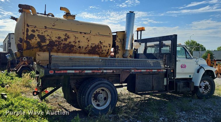 image for item DN7414 1998 Ford F800 vacuum truck
