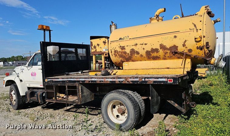 image for item DN7414 1998 Ford F800 vacuum truck
