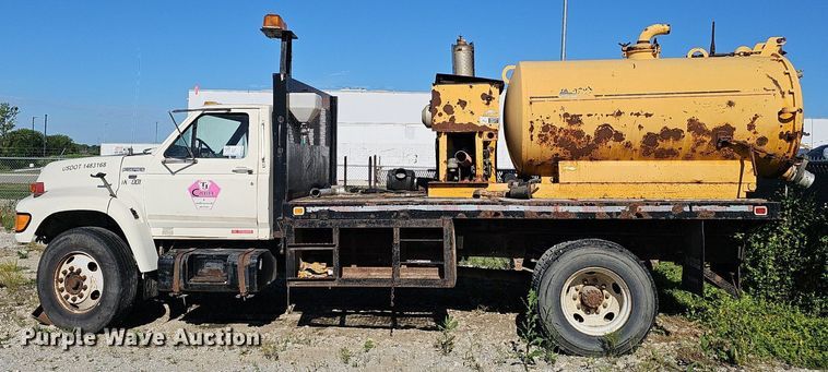 image for item DN7414 1998 Ford F800 vacuum truck