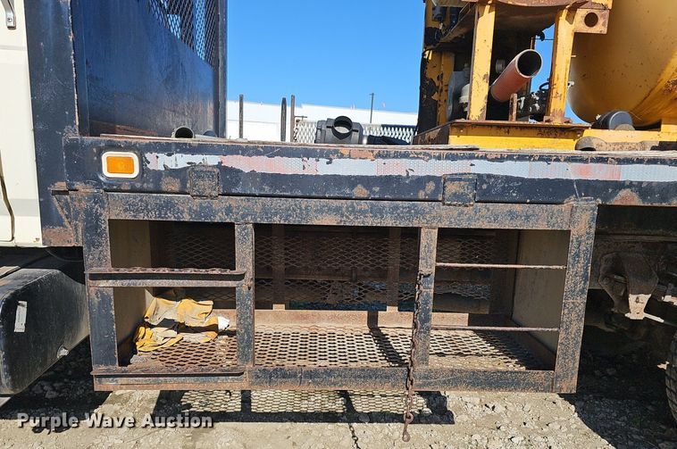 image for item DN7414 1998 Ford F800 vacuum truck