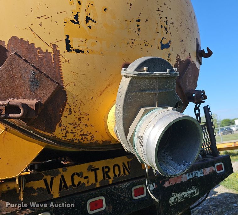 image for item DN7414 1998 Ford F800 vacuum truck