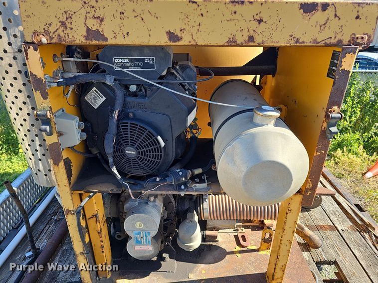 image for item DN7414 1998 Ford F800 vacuum truck