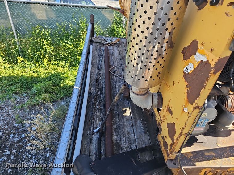 image for item DN7414 1998 Ford F800 vacuum truck