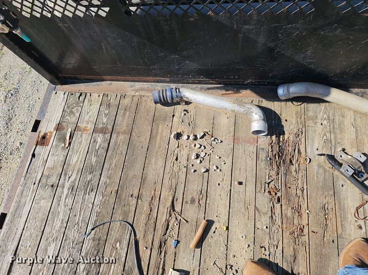 image for item DN7414 1998 Ford F800 vacuum truck