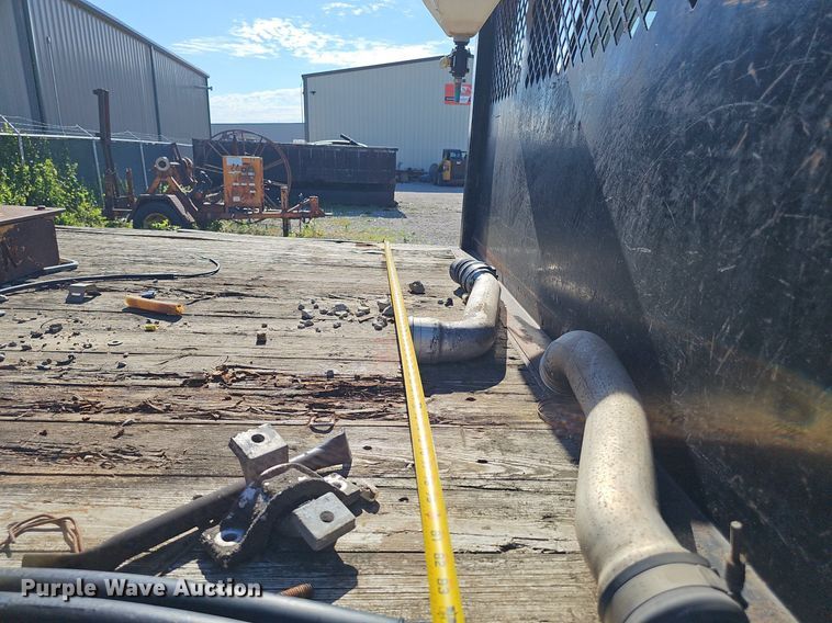 image for item DN7414 1998 Ford F800 vacuum truck