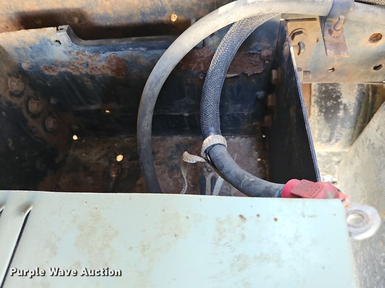 image for item DN7414 1998 Ford F800 vacuum truck