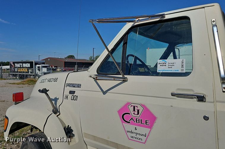 image for item DN7414 1998 Ford F800 vacuum truck