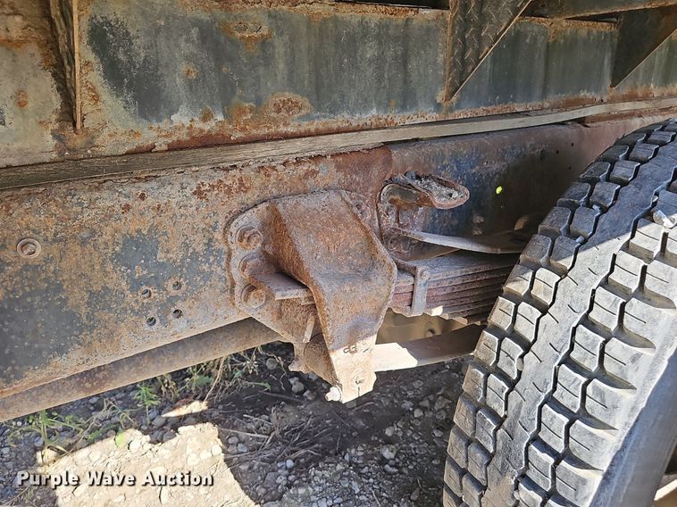 image for item DN7414 1998 Ford F800 vacuum truck