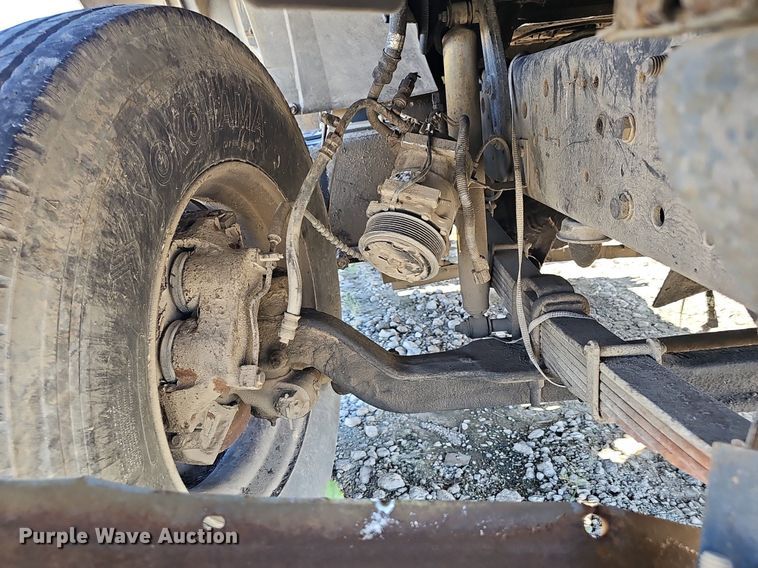 image for item DN7414 1998 Ford F800 vacuum truck