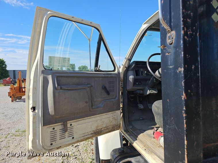 image for item DN7414 1998 Ford F800 vacuum truck