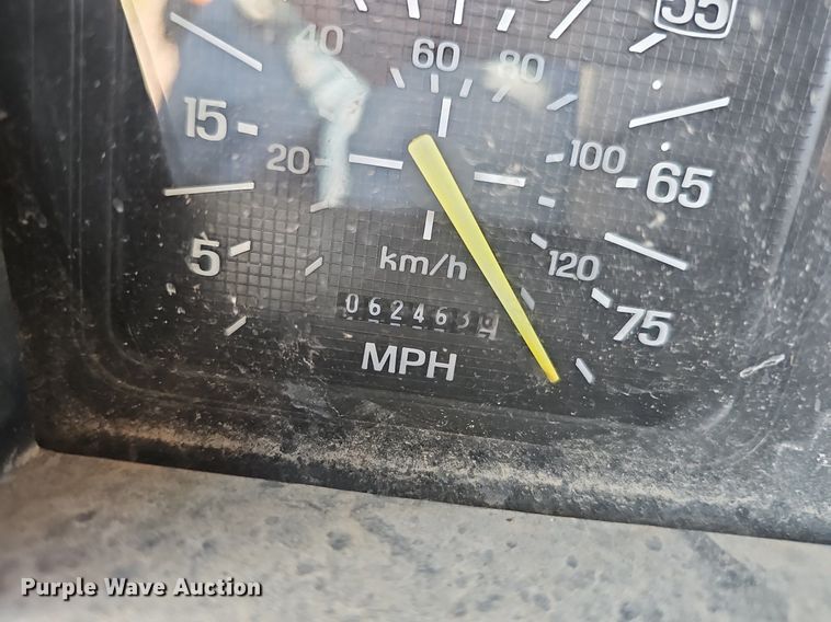 image for item DN7414 1998 Ford F800 vacuum truck