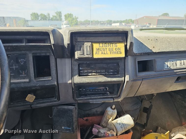 image for item DN7414 1998 Ford F800 vacuum truck