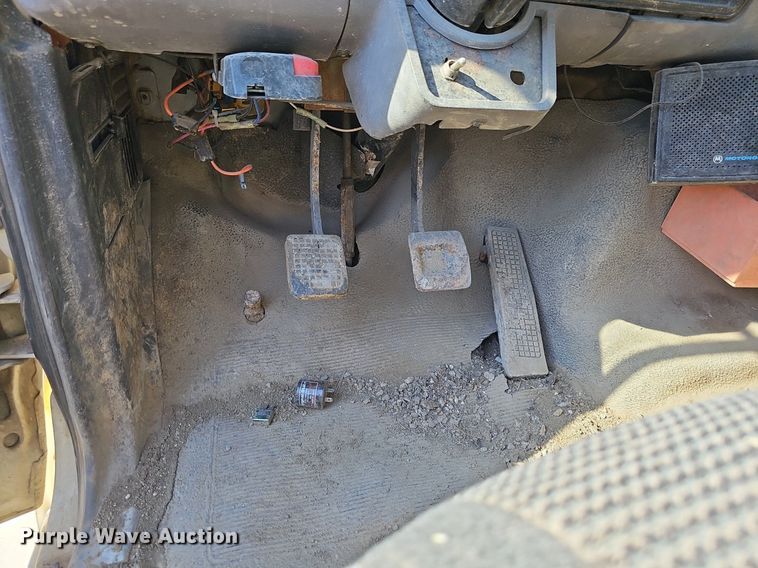 image for item DN7414 1998 Ford F800 vacuum truck