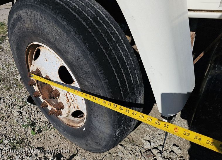 image for item DN7414 1998 Ford F800 vacuum truck