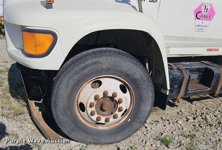 image for item DN7414 1998 Ford F800 vacuum truck