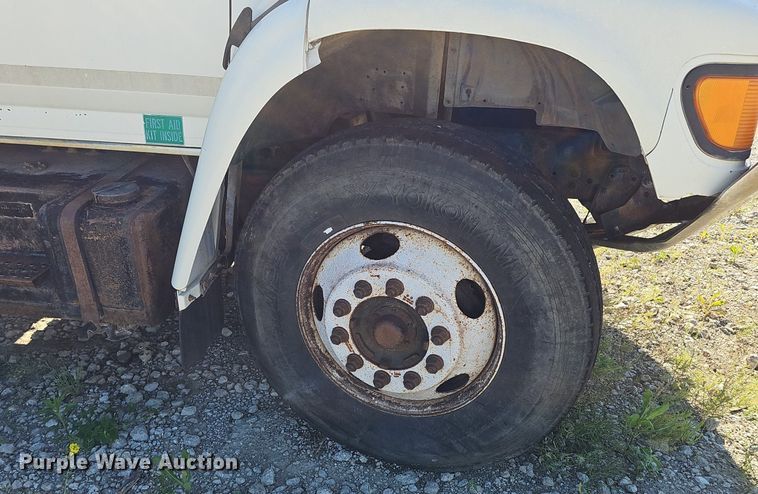 image for item DN7414 1998 Ford F800 vacuum truck