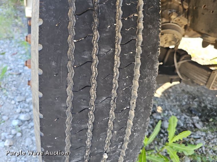 image for item DN7414 1998 Ford F800 vacuum truck