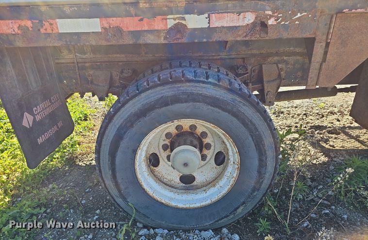 image for item DN7414 1998 Ford F800 vacuum truck