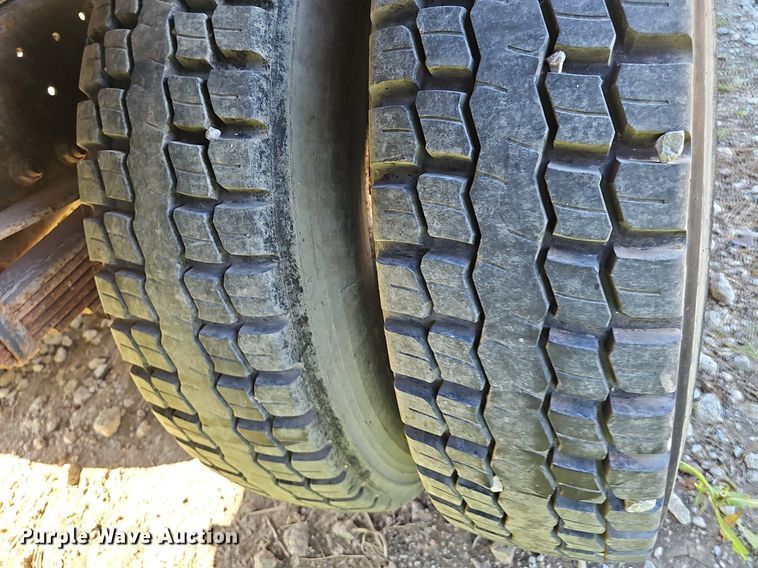 image for item DN7414 1998 Ford F800 vacuum truck