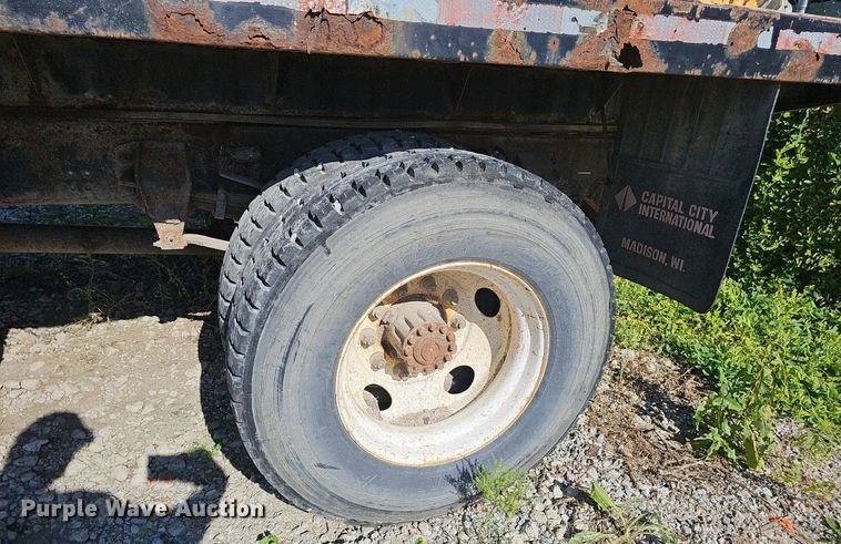 image for item DN7414 1998 Ford F800 vacuum truck