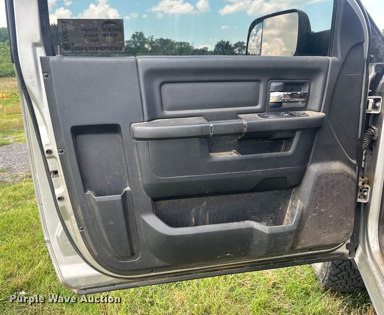 image for item DO6529 2012 Dodge Ram 3500HD flatbed pickup truck