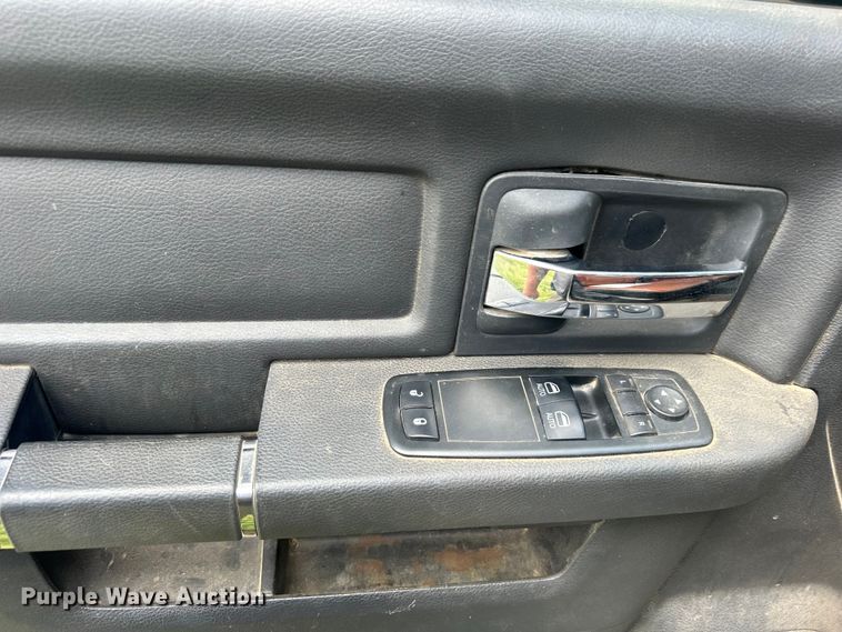 image for item DO6529 2012 Dodge Ram 3500HD flatbed pickup truck