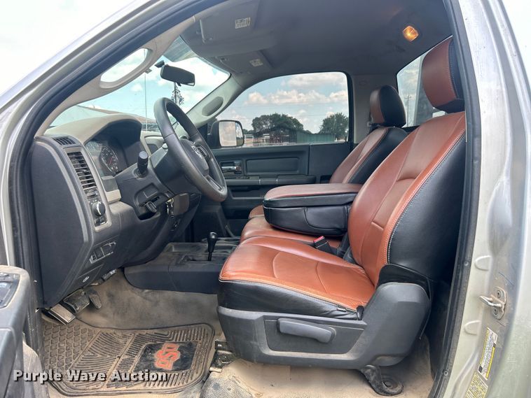 image for item DO6529 2012 Dodge Ram 3500HD flatbed pickup truck