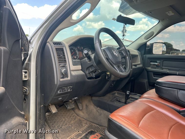 image for item DO6529 2012 Dodge Ram 3500HD flatbed pickup truck