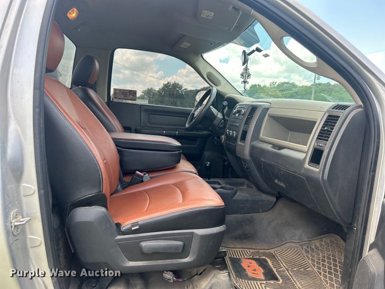 image for item DO6529 2012 Dodge Ram 3500HD flatbed pickup truck