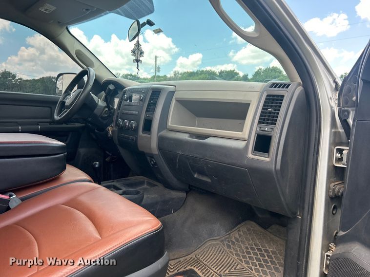 image for item DO6529 2012 Dodge Ram 3500HD flatbed pickup truck