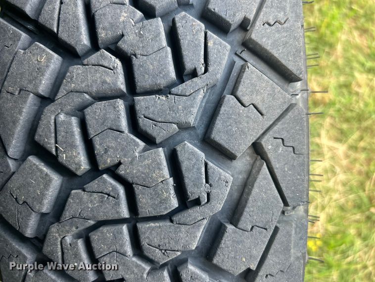 image for item DO6529 2012 Dodge Ram 3500HD flatbed pickup truck