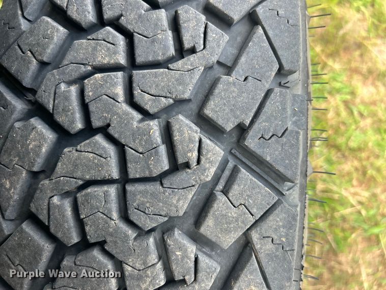 image for item DO6529 2012 Dodge Ram 3500HD flatbed pickup truck