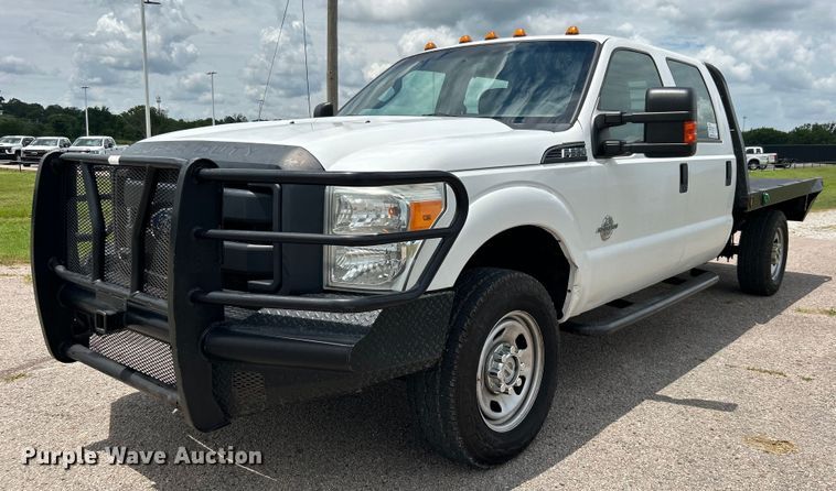 image for item DO6537 2014 Ford F350 Super Duty  Crew Cab flatbed pickup truck