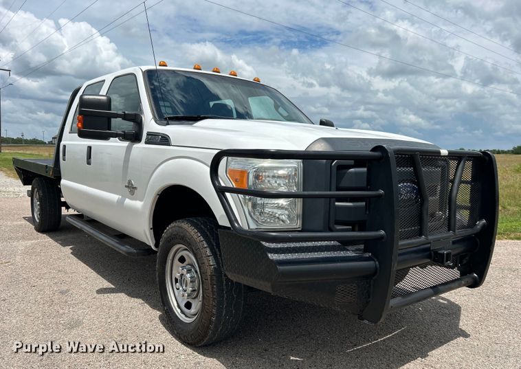 image for item DO6537 2014 Ford F350 Super Duty  Crew Cab flatbed pickup truck