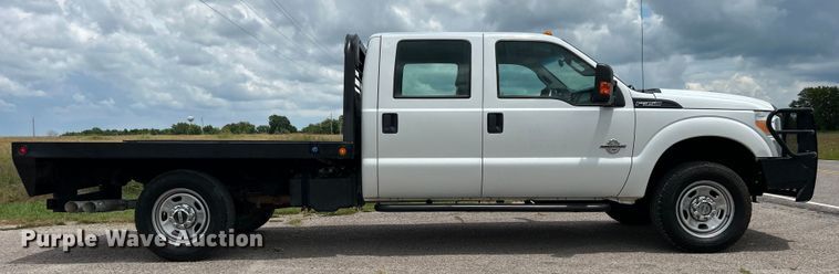image for item DO6537 2014 Ford F350 Super Duty  Crew Cab flatbed pickup truck