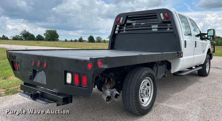 image for item DO6537 2014 Ford F350 Super Duty  Crew Cab flatbed pickup truck