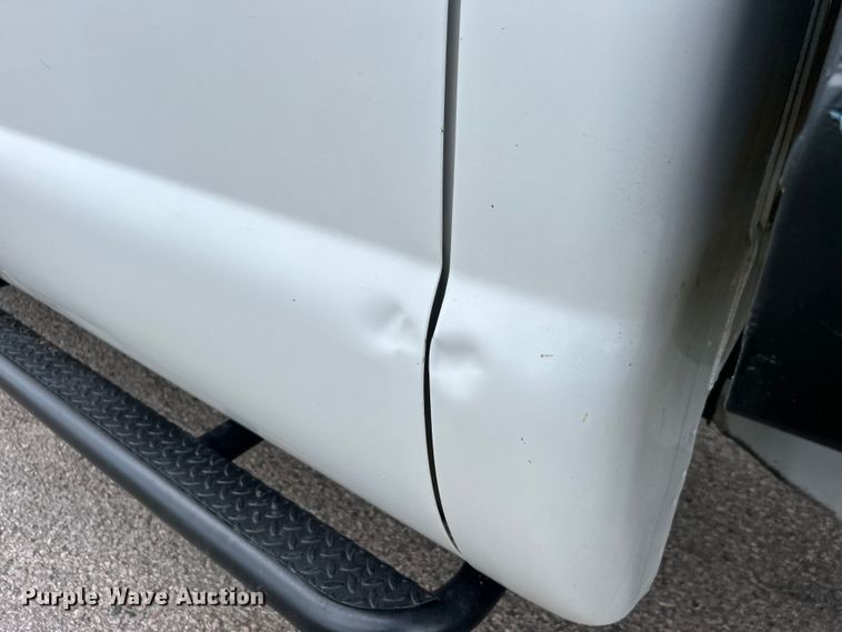 image for item DO6537 2014 Ford F350 Super Duty  Crew Cab flatbed pickup truck