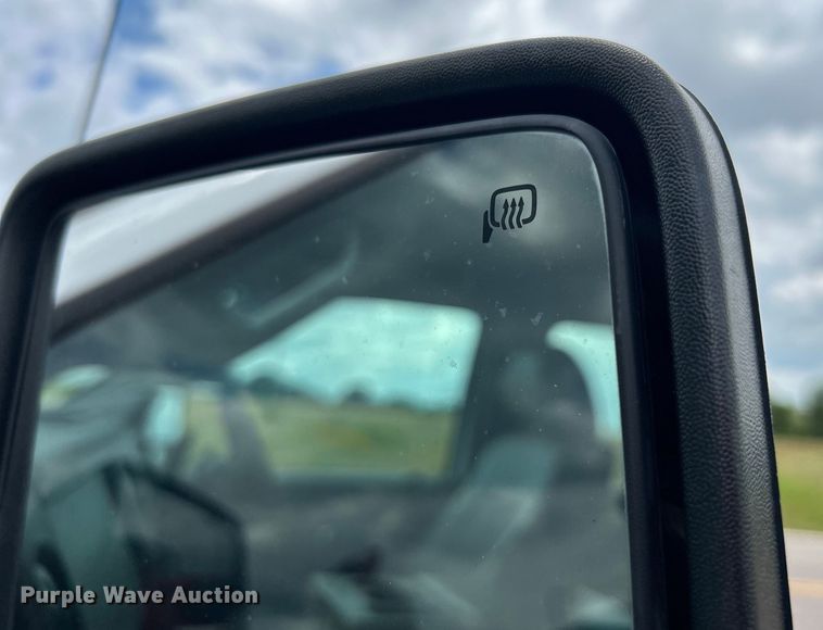 image for item DO6537 2014 Ford F350 Super Duty  Crew Cab flatbed pickup truck