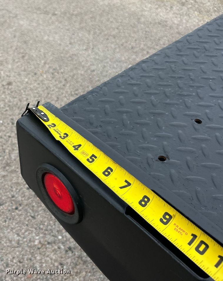 image for item DO6537 2014 Ford F350 Super Duty  Crew Cab flatbed pickup truck