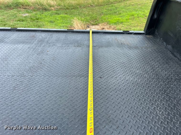 image for item DO6537 2014 Ford F350 Super Duty  Crew Cab flatbed pickup truck