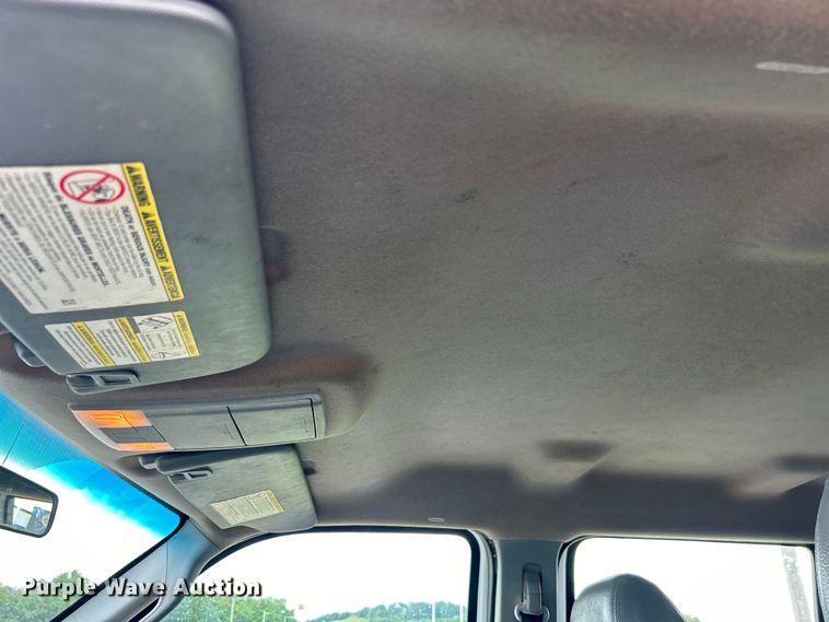 image for item DO6537 2014 Ford F350 Super Duty  Crew Cab flatbed pickup truck