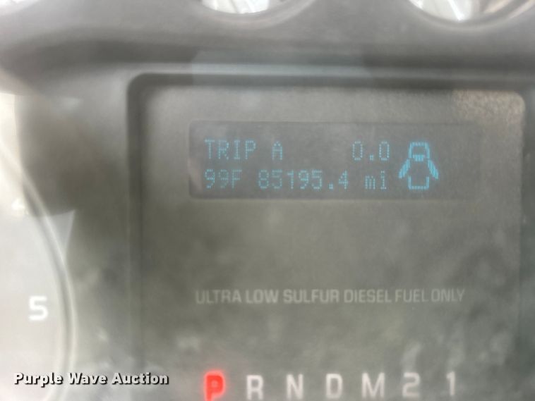 image for item DO6537 2014 Ford F350 Super Duty  Crew Cab flatbed pickup truck