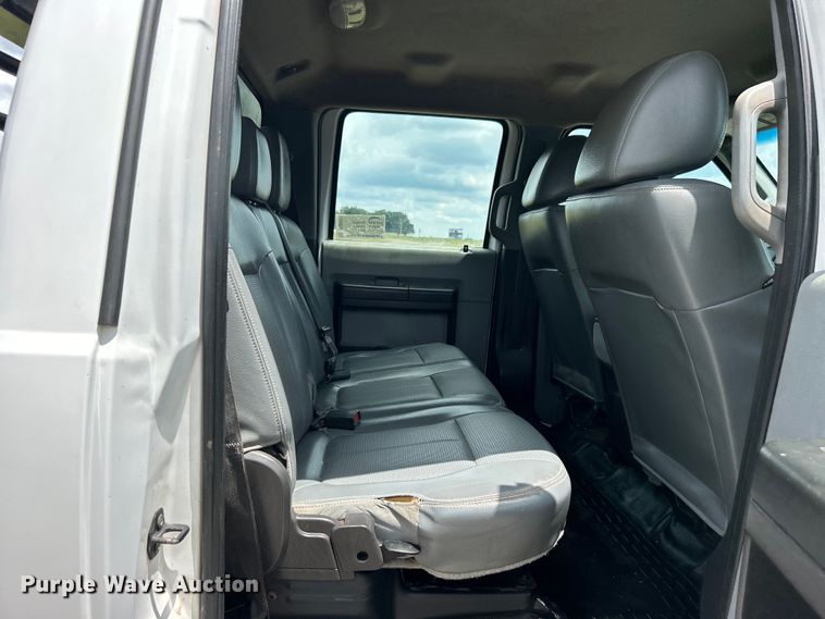 image for item DO6537 2014 Ford F350 Super Duty  Crew Cab flatbed pickup truck