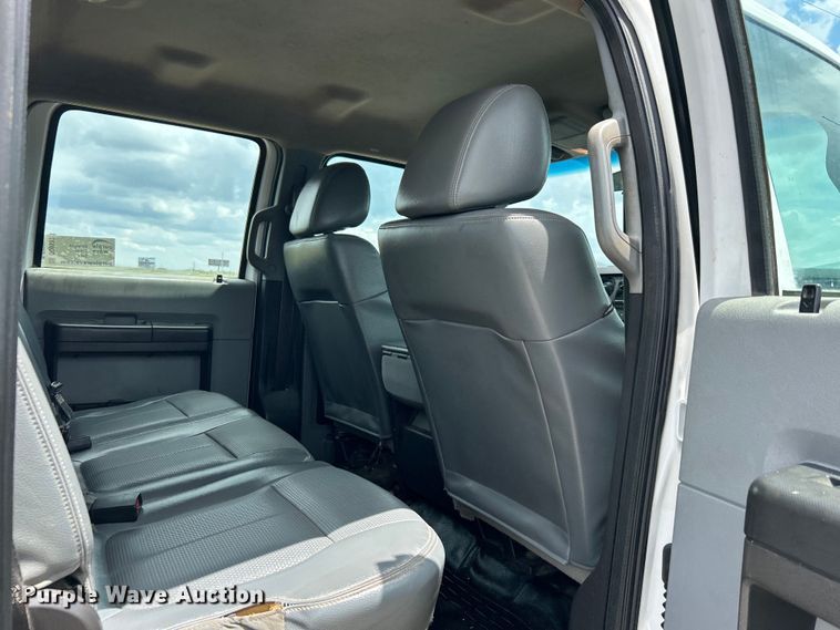 image for item DO6537 2014 Ford F350 Super Duty  Crew Cab flatbed pickup truck