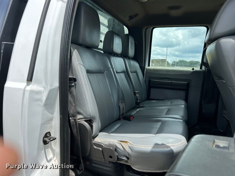 image for item DO6537 2014 Ford F350 Super Duty  Crew Cab flatbed pickup truck