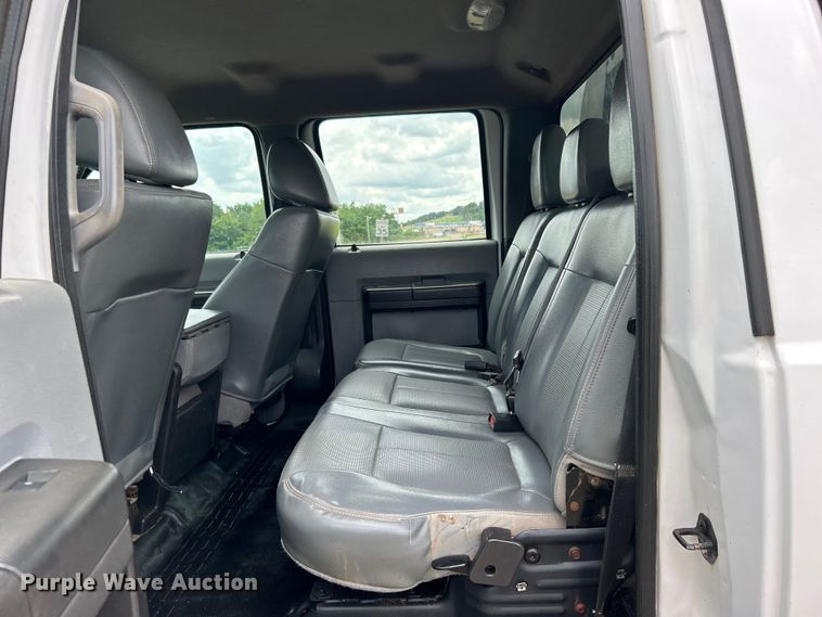 image for item DO6537 2014 Ford F350 Super Duty  Crew Cab flatbed pickup truck