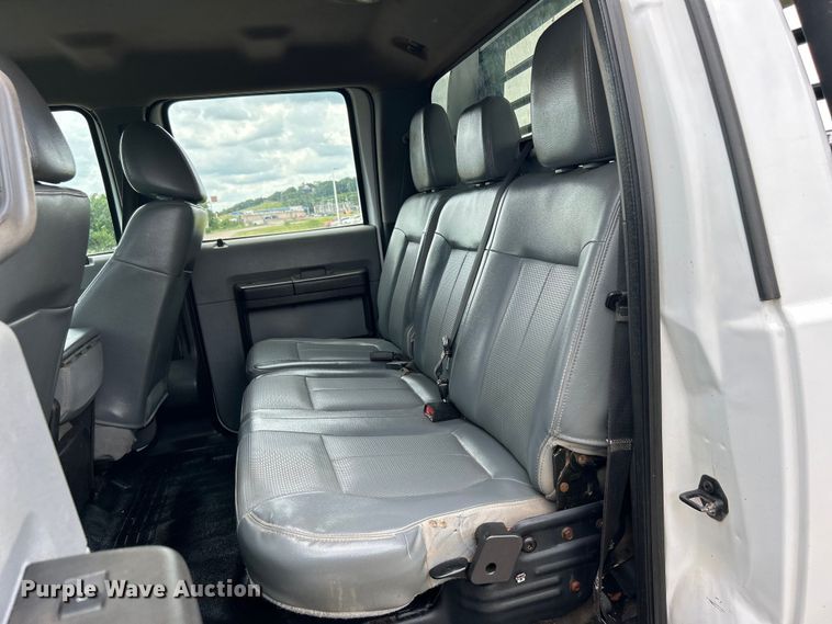 image for item DO6537 2014 Ford F350 Super Duty  Crew Cab flatbed pickup truck