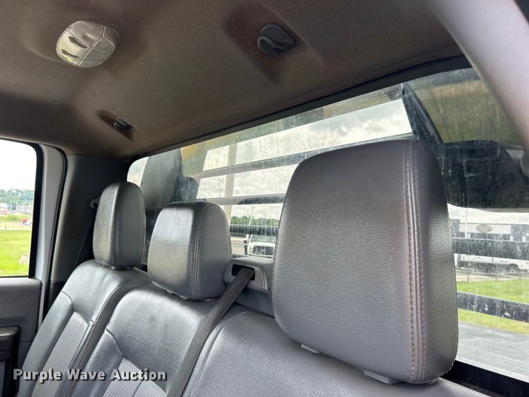 image for item DO6537 2014 Ford F350 Super Duty  Crew Cab flatbed pickup truck