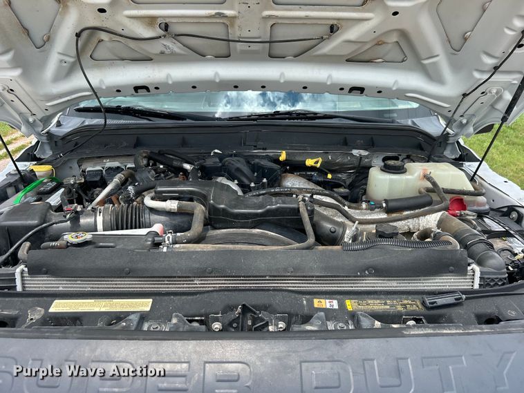 image for item DO6537 2014 Ford F350 Super Duty  Crew Cab flatbed pickup truck