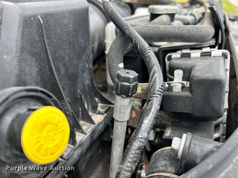 image for item DO6537 2014 Ford F350 Super Duty  Crew Cab flatbed pickup truck